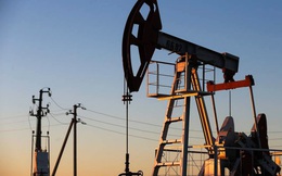 Nhiều yếu tố bất lợi ập đến, giá dầu tăng dựng đứng gần 10% - tiến sát 130 USD/thùng
