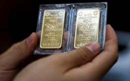 Giá vàng rớt thảm hơn 4 triệu đồng, tuột mốc 70 triệu đồng/lượng