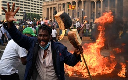 Cảnh sát nổ súng vào người biểu tình, cơn ác mộng tồi tệ hơn nữa đang đe dọa quốc gia 22 triệu dân vỡ nợ