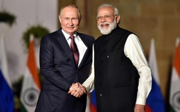 Vị thế đặc biệt khiến Ấn Độ vừa mua được dầu giá rẻ của Nga, vừa "làm bạn" với Mỹ