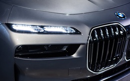 Điểm danh 10 công nghệ đỉnh trên BMW 7-Series 2023: Thanh cảm ứng, thực tế ảo và khoang sau như rạp phim khiến Mercedes-Benz S-Class phải dè chừng