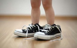 Trẻ “đi giày sớm” và trẻ “luôn đi chân đất” có sự khác biệt ở IQ và 2 điểm này khi lớn lên