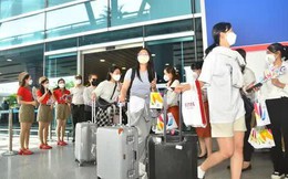 NÓNG: Khách đang dồn về Đà Nẵng, sân bay, ga tàu ken cứng