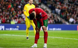 Ronaldo "mất tích" đầy bí ẩn, Man United nhận trái đắng ngay tại Old Trafford