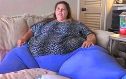 Người phụ nữ béo nhất hành tinh nặng 302kg chỉ có thể đi lại bằng xe đẩy “biến hình” sốc sau 10 năm, không nói không ai dám tin là 1 người