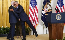 Lần đầu trở lại Nhà Trắng sau hơn 5 năm, ông Obama cảm ơn "Phó Tổng thống Biden"