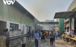 Cháy lớn tại kho hàng của công ty Việt Pan Pacific ở Bắc Giang