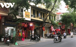 Mặt bằng kinh doanh phố cổ Hà Nội tấp nập trở lại sau 2 năm điêu đứng vì Covid