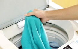 Đóng nắp ngay sau khi sử dụng, cho đồ ướt vào máy hay bỏ qua những quả bóng len... là một trong những sai lầm tai hại khi dùng máy giặt, kinh nghiệm tới đâu cũng phải mắc đôi lần khiến máy hỏng nhanh chóng