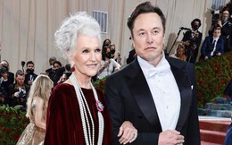 Đẳng cấp độc thân nhiều tiền: Elon Musk gây sốt khi xuất hiện cùng mẹ siêu mẫu tại Met Gala 2022
