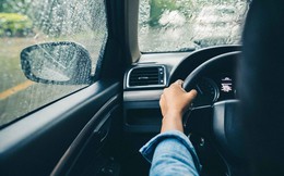 5 nguyên tắc giúp các chị em lái xe an toàn dưới trời mưa lớn