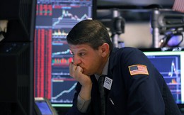 Dow Jones mất hơn 800 điểm, S&P 500 chính thức rơi vào thị trường giá xuống