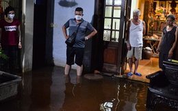 Hà Nội: Một tuần sau mưa lớn, cuộc sống của hàng trăm người dân ở quận Tây Hồ vẫn đảo lộn do ngập sâu