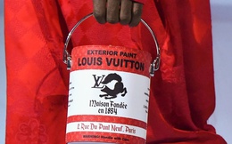 Louis Vuitton bán túi 'thùng sơn' giá 2.800 USD