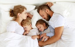 Vì sao trẻ cần ngủ riêng phòng với bố mẹ trước 5 tuổi