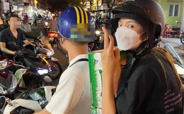 Hoa hậu Thuỳ Tiên đi xe máy làm từ thiện, ghi điểm bởi hình ảnh giản dị