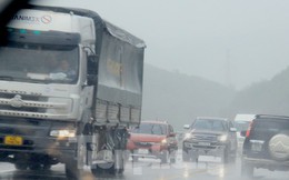 Cao tốc Cam Lộ - La Sơn - Túy Loan tấp nập xe cộ sau Tết