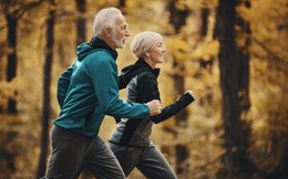 Tốc độ đi bộ nói gì về tuổi thọ của bạn? Nghiên cứu chỉ ra: Người đi nhanh và người đi chậm có thể khác biệt tới 15 năm
