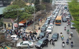 2/3 trung tâm đăng kiểm bị đóng cửa: Dân sẽ tiếp tục thức trắng đêm xếp hàng chờ kiểm định