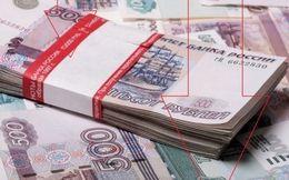 Rớt giá 6 ngày liên tiếp, đồng rúp Nga thấp nhất trong lịch sử