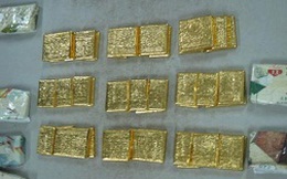 Bắt giữ 4 kg kim loại nghi là vàng nhập lậu