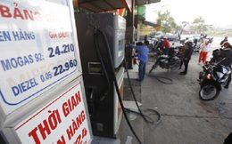 Tăng quyền định giá xăng dầu cho doanh nghiệp: Giá xăng dầu hết bị bóp méo (!?)