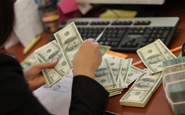 Các ngân hàng đồng loạt nâng giá USD