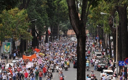 Hàng vạn người dân mittinh phản đối Trung Quốc