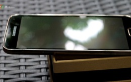 Samsung Galaxy S5 vàng Gold thu hút doanh nhân!