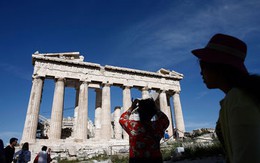 Phố Wall lao dốc vì Hy Lạp và số liệu kinh tế trái chiều