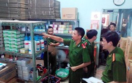 Đột kích cơ sở sản xuất thuốc thú y chui ở Sài Gòn