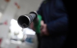 Giá dầu thô đột ngột tăng trên 6%