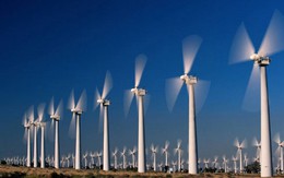 Phát triển điện gió, mặt trời: Khó từ sản xuất đến phân phối