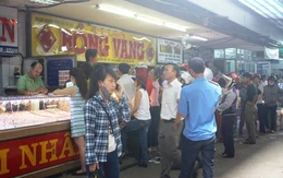 Đổ xô đi bán vàng ở chợ Đông Ba: Do tin đồn thất thiệt