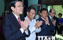 Chủ tịch nước Trương Tấn Sang dâng hương tưởng niệm Bác Hồ
