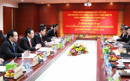 Trưởng Ban Kinh tế Trung ương hội đàm với Ban nghiên cứu phát triển kinh tế Lào