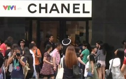 Hong Kong: Đồng NDT mất giá, các thương hiệu lớn thiệt hại