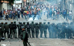 Biểu tình toàn quốc khiến Venezuela tê liệt