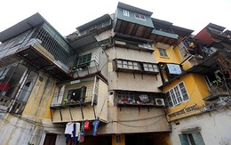 Chung cư cũ ở Hà Nội: Dân sống trong sợ hãi!
