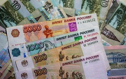 Đồng ruble Nga mất giá mạnh, hạ xuống mức kỷ lục mới
