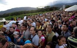 123.000 người Venezuela vượt biên giới sang Colombia mua hàng
