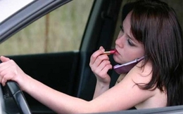 Lùi phạt lỗi dùng điện thoại khi lái xe