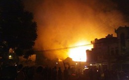 Hà Nội: cháy lớn tại dãy nhà dân số 2 Lê Đức Thọ