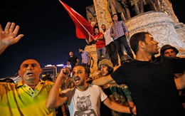 Hình ảnh hỗn loạn ở Thổ Nhĩ Kỳ sau đảo chính quân sự