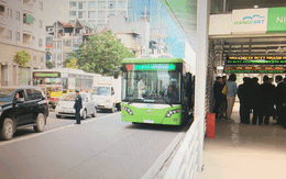 Phạt 1,2 triệu đồng ô tô lấn làn buýt nhanh BRT