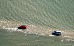 Con đường chìm dưới biển 2 lần mỗi ngày: Đẹp tuyệt vời nhưng bạn có thể mất ôtô bất cứ lúc nào