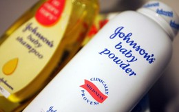 Johnson&Johnson “lún sâu” vào khủng hoảng phấn rôm