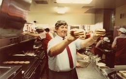 "Cha đẻ" món bánh kẹp Big Mac biểu tượng qua đời ở tuổi 98