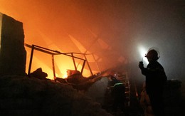 Nhà kho ở quận Bình Tân cháy dữ dội