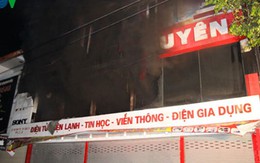 Lửa bao trùm siêu thị điện máy Kim Nguyên, Quảng Trị